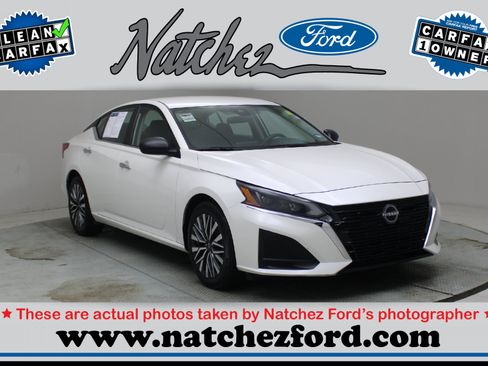 Used 2024 Nissan Altima 2.5 SV image 1