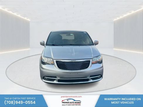 Used 2014 Chrysler Town & Country S FWD image 2