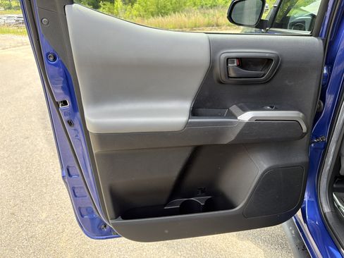 Used 2022 Toyota Tacoma SR5 AWD/4WD image 21