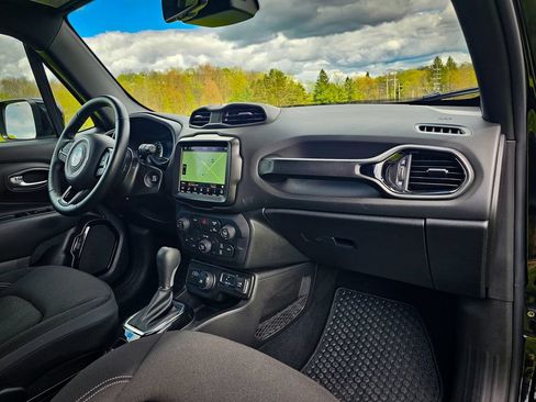Certified 2022 Jeep Renegade Altitude w/ Convenience Group AWD/4WD image 41