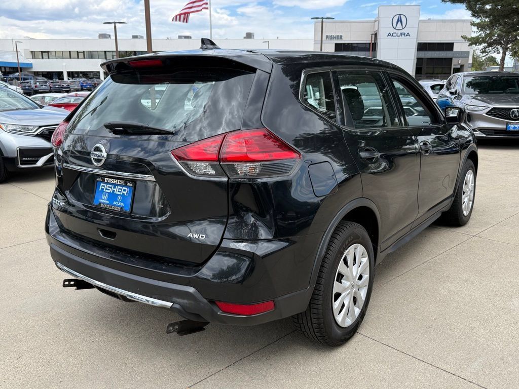 Used 2017 Nissan Rogue S AWD/4WD image 4