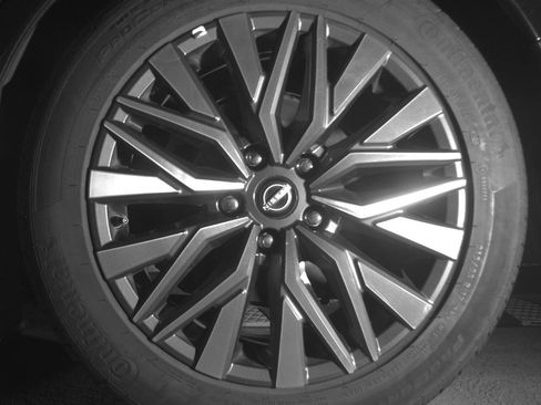 Used 2025 Nissan Altima 2.5 SV FWD image 14