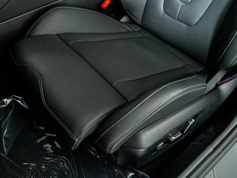 Used 2026 BMW M5 w/ Executive Package image 27