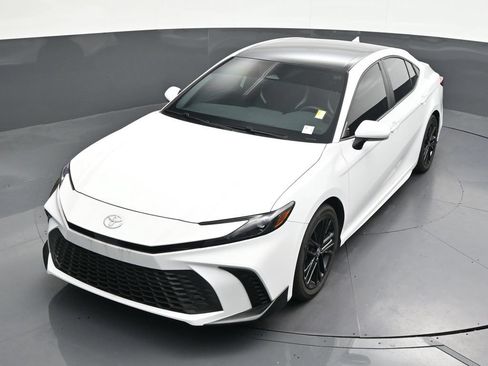 Used 2026 Toyota Camry SE FWD image 22