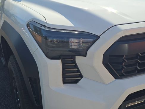 Used 2024 Toyota Tacoma TRD Off-Road w/ TRD Off Road Premium Package image 6