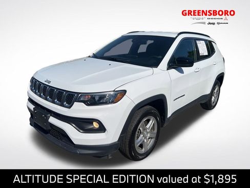 Used 2024 Jeep Compass Latitude w/ Altitude Special Edition AWD/4WD image 1
