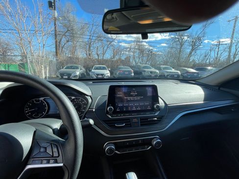 Used 2025 Nissan Altima 2.5 SV image 32