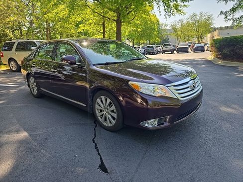Used 2011 Toyota Avalon Limited image 16