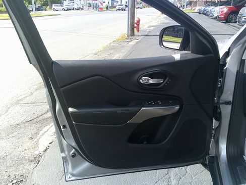 Used 2021 Jeep Cherokee Limited image 16