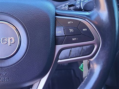 Used 2020 Jeep Cherokee Latitude w/ Quick Order Package 26F North image 23