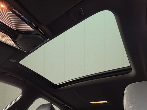 Used 2023 BMW M550i xDrive w/ Dynamic Handling Package image 36