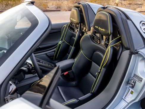 Used 2015 Porsche 918 Spyder AWD/4WD image 12
