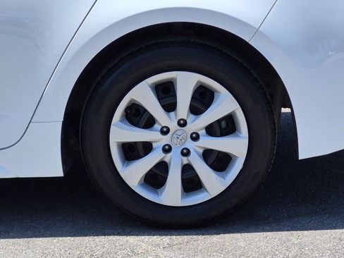 Certified 2025 Toyota Corolla LE FWD image 20