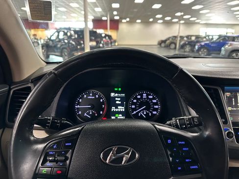 Used 2016 Hyundai Tucson Limited w/ Option Group 03 FWD image 17