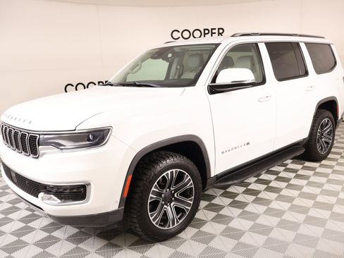 Used 2022 Jeep Wagoneer Series III AWD/4WD image 11