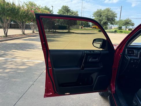 Used 2021 Toyota 4Runner TRD Off-Road image 11