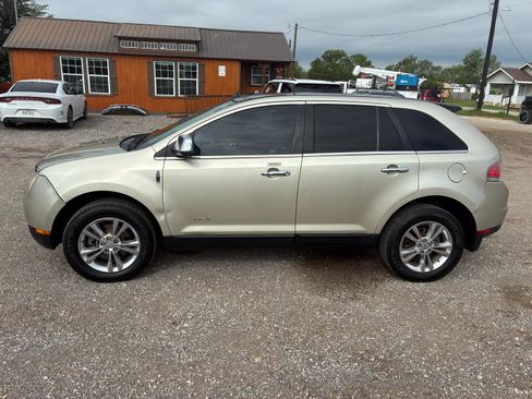 Used 2010 Lincoln MKX AWD image 2