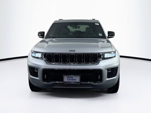 Used 2022 Jeep Grand Cherokee Overland w/ Luxury Tech Group IV AWD/4WD image 2