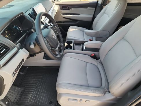 Used 2024 Honda Odyssey EX-L image 11