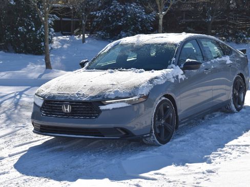 Used 2023 Honda Accord Sport image 2