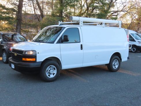Used 2019 Chevrolet Express 3500 w/ Driver Convenience Package image 2