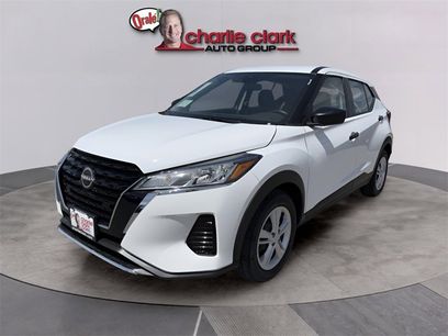 New 2025 Nissan Kicks Play S