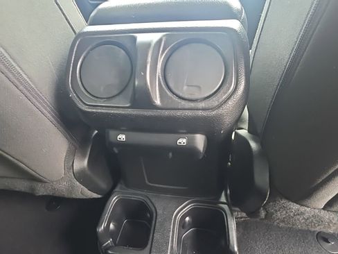 Used 2018 Jeep Wrangler Unlimited Sport S image 38