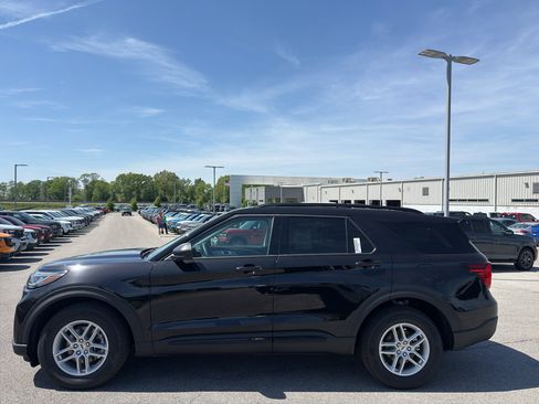 New 2026 Ford Explorer Active RWD image 8
