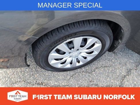 Used 2013 Toyota Corolla LE image 29