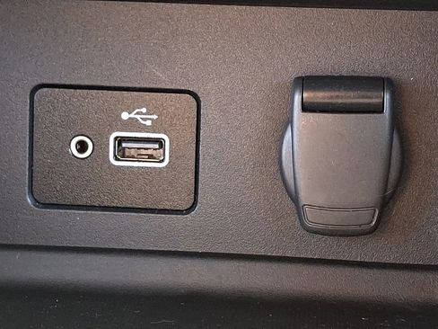 Certified 2021 Nissan Sentra S image 24