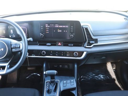 Used 2023 Kia Sportage LX image 11