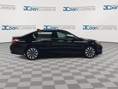 Used 2017 Honda Accord EX-L image 9