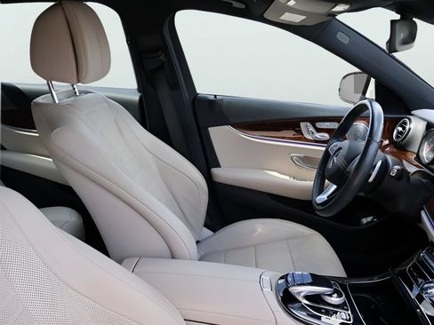 Certified 2017 Mercedes-Benz E 300 4MATIC image 10