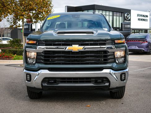 Used 2025 Chevrolet Silverado 2500 LT image 3