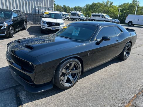 Used 2022 Dodge Challenger SRT Hellcat w/ Plus Package RWD image 7
