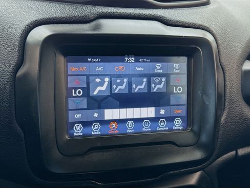 Used 2021 Jeep Renegade Sport image 12