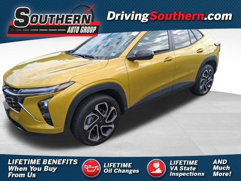 Used 2025 Chevrolet Trax RS w/ Driver Confidence Package FWD image 1