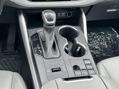 Used 2023 Toyota Highlander XLE image 21