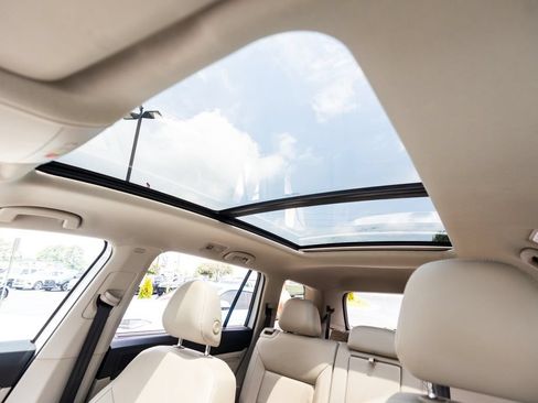 Used 2021 Volkswagen Atlas SE w/ Panoramic Sunroof Package FWD image 39