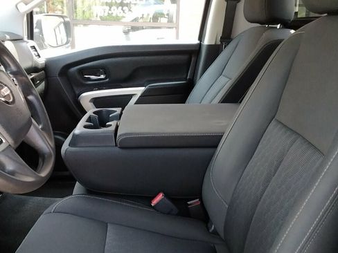 Used 2018 Nissan Titan SV RWD image 7