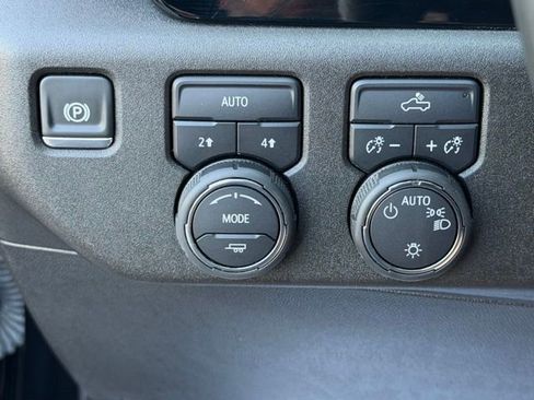 Used 2025 Chevrolet Silverado 1500 LT AWD/4WD image 28