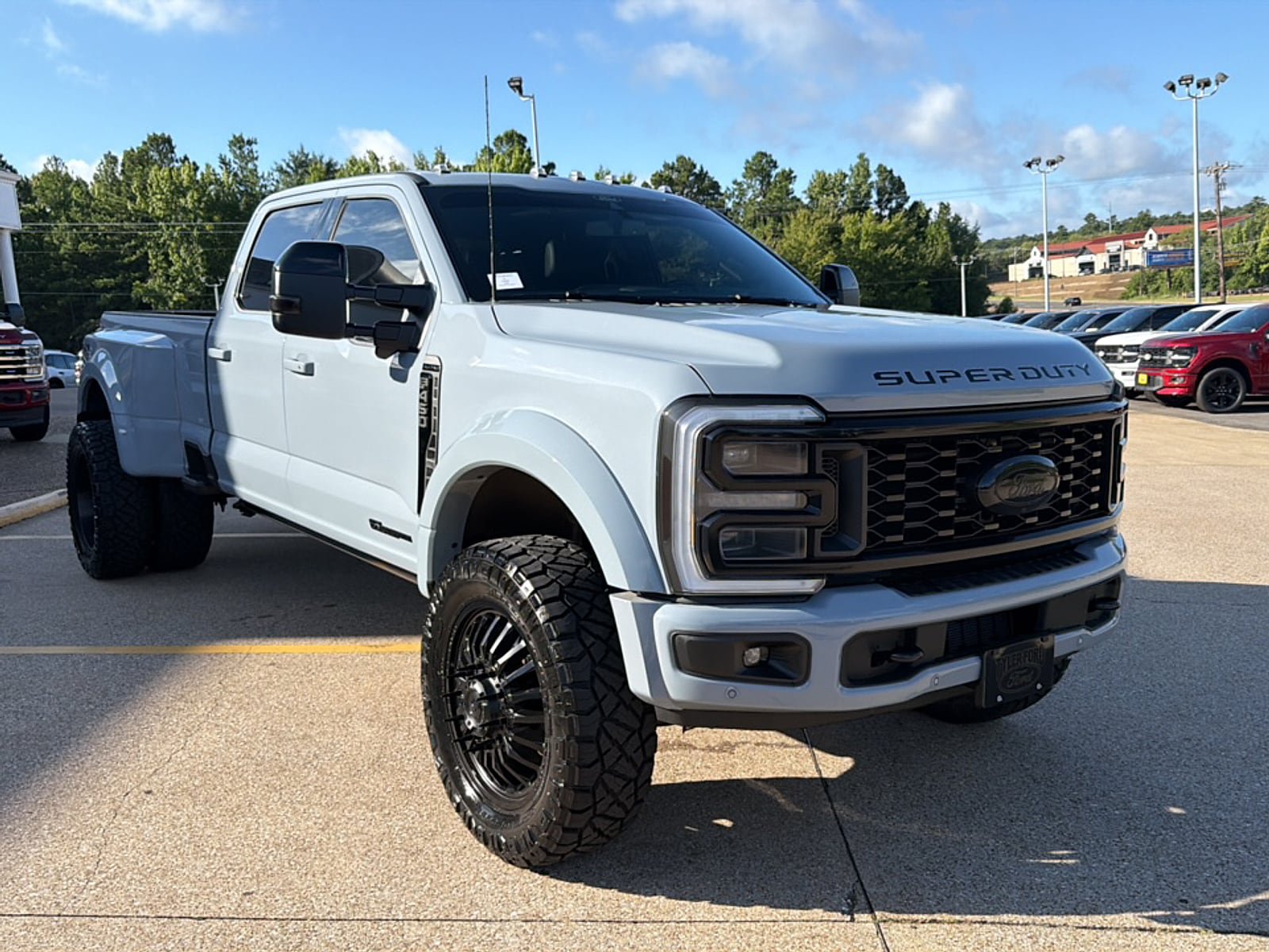 New 2026 Ford F450 Platinum w/ FX4 Off-Road Package AWD/4WD image 3