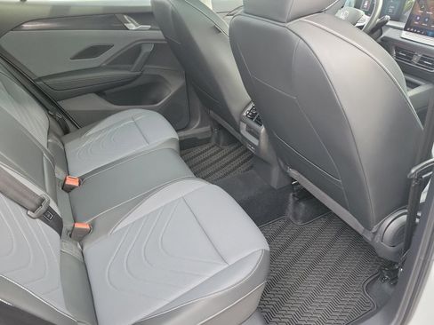 Certified 2025 Volkswagen Tiguan SE w/ Panoramic Sunroof Package image 33