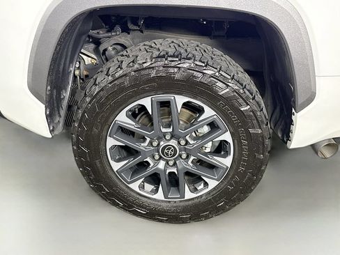 Used 2024 Toyota Tundra Limited AWD/4WD image 36