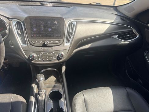 Used 2020 Chevrolet Malibu LT w/ Leather Package FWD image 12
