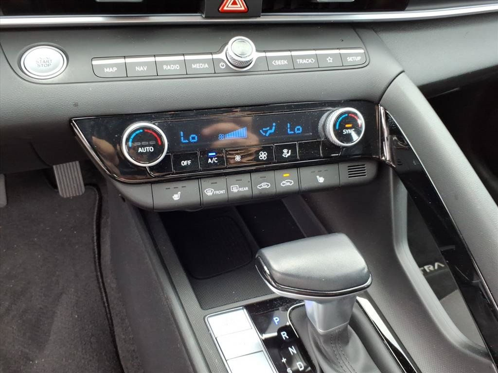 Used 2025 Hyundai Elantra SEL FWD image 23