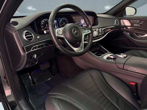Used 2018 Mercedes-Benz S 560 Sedan image 4