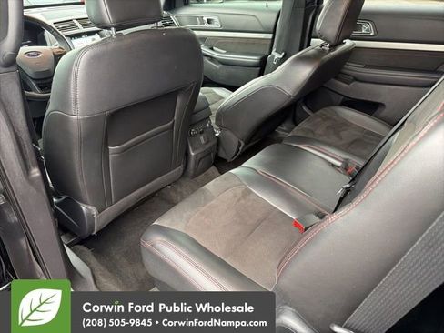 Used 2018 Ford Explorer XLT w/ Equipment Group 202A image 28