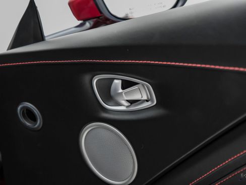 Used 2019 Aston Martin V8 Vantage Coupe RWD image 89