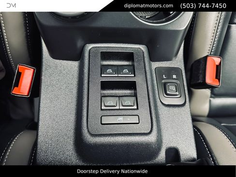 Used 2025 Ford Bronco Outer Banks AWD/4WD image 40
